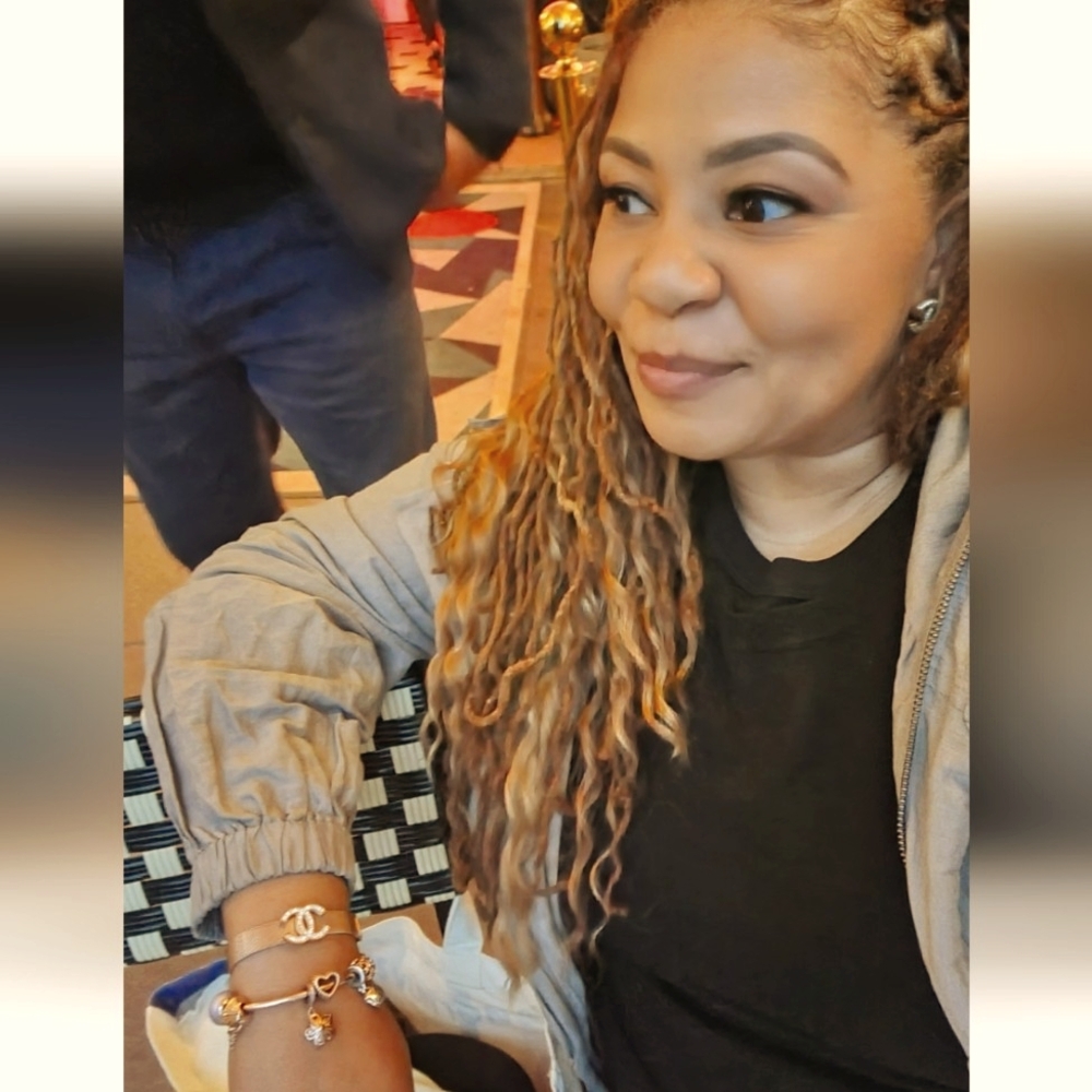 $10 LUXE Makeup & Skin Care - Picture 7 of 16